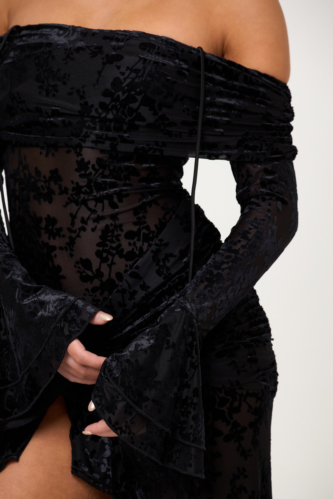 The devore maxi - black