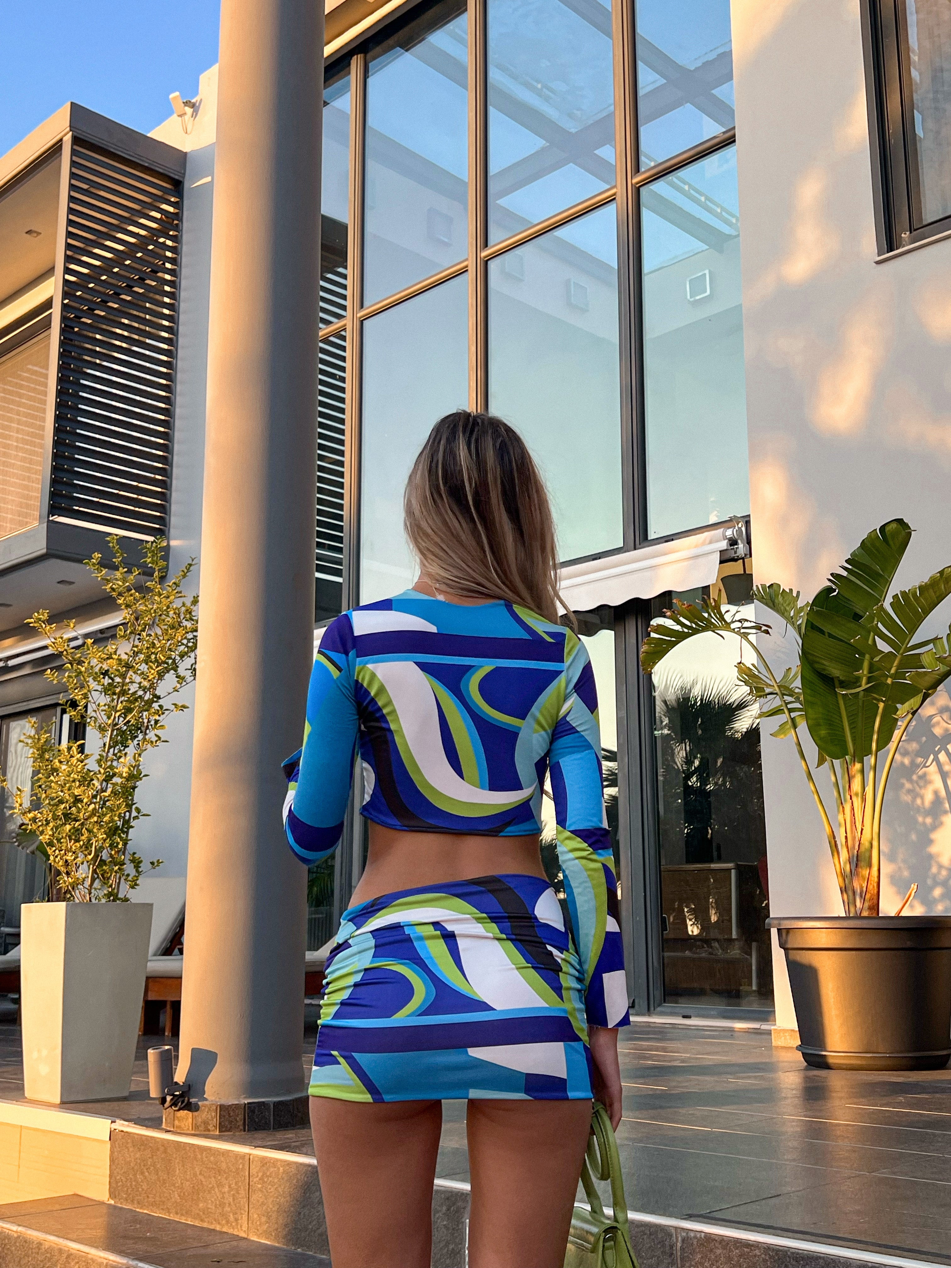Long sleeve crop top in blue abstract print Koko Bay