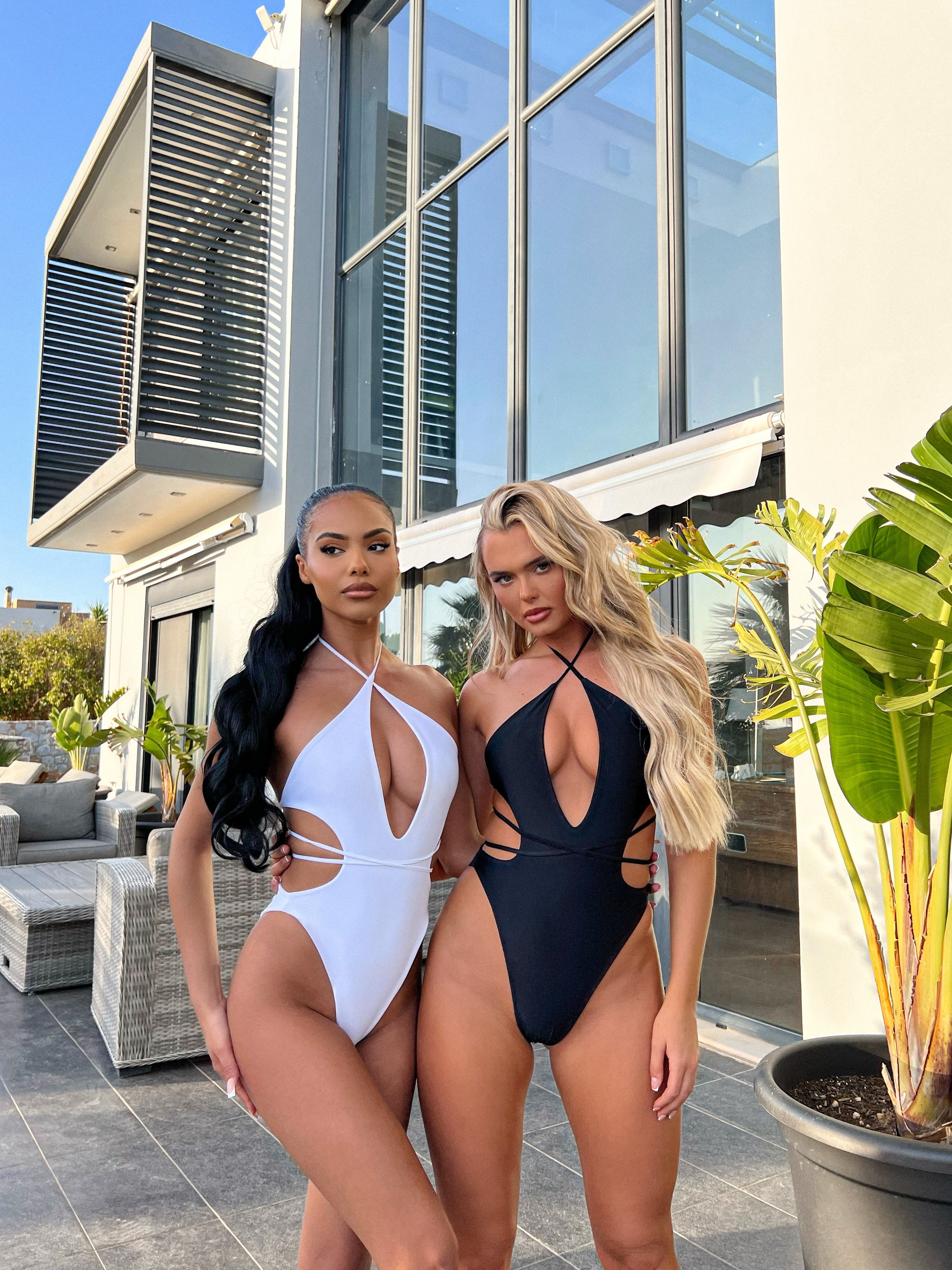 The cutout swimsuit - black