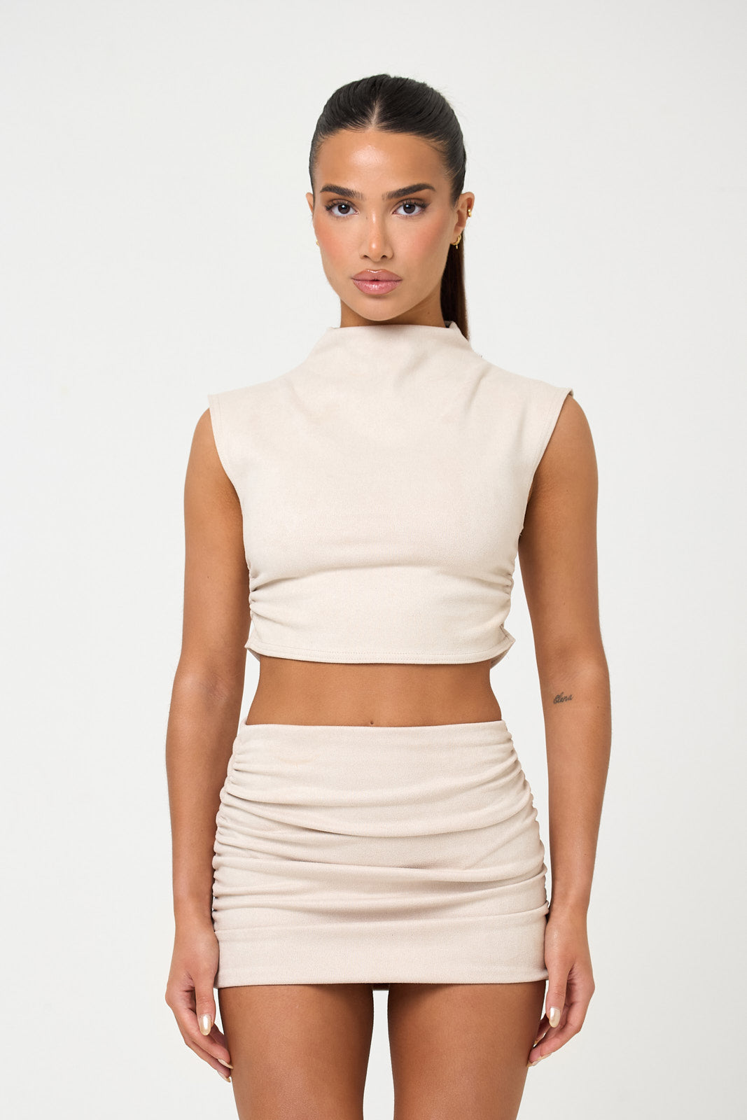 The high neck suede crop top - cream