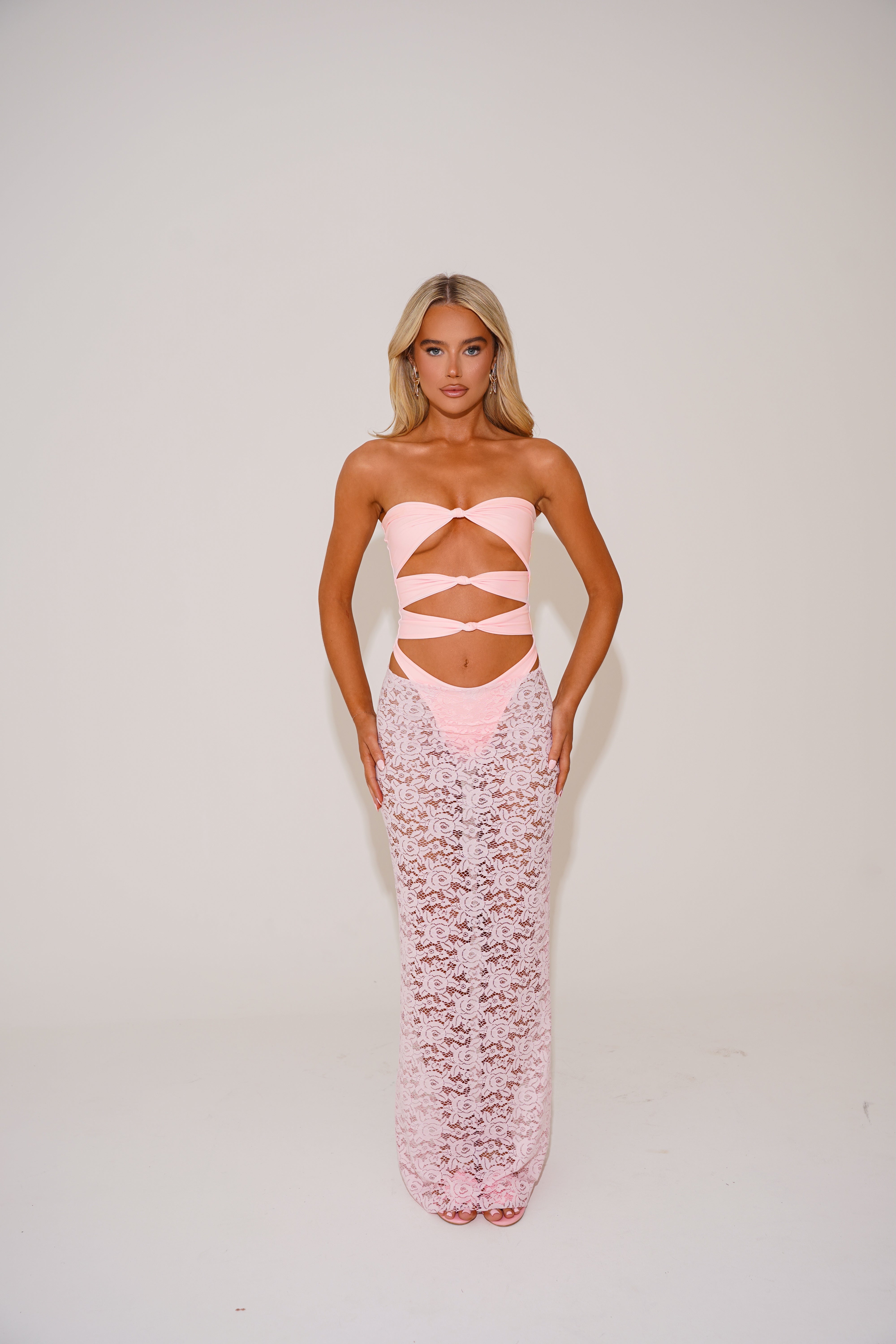 The lace maxi skirt - milkshake pink