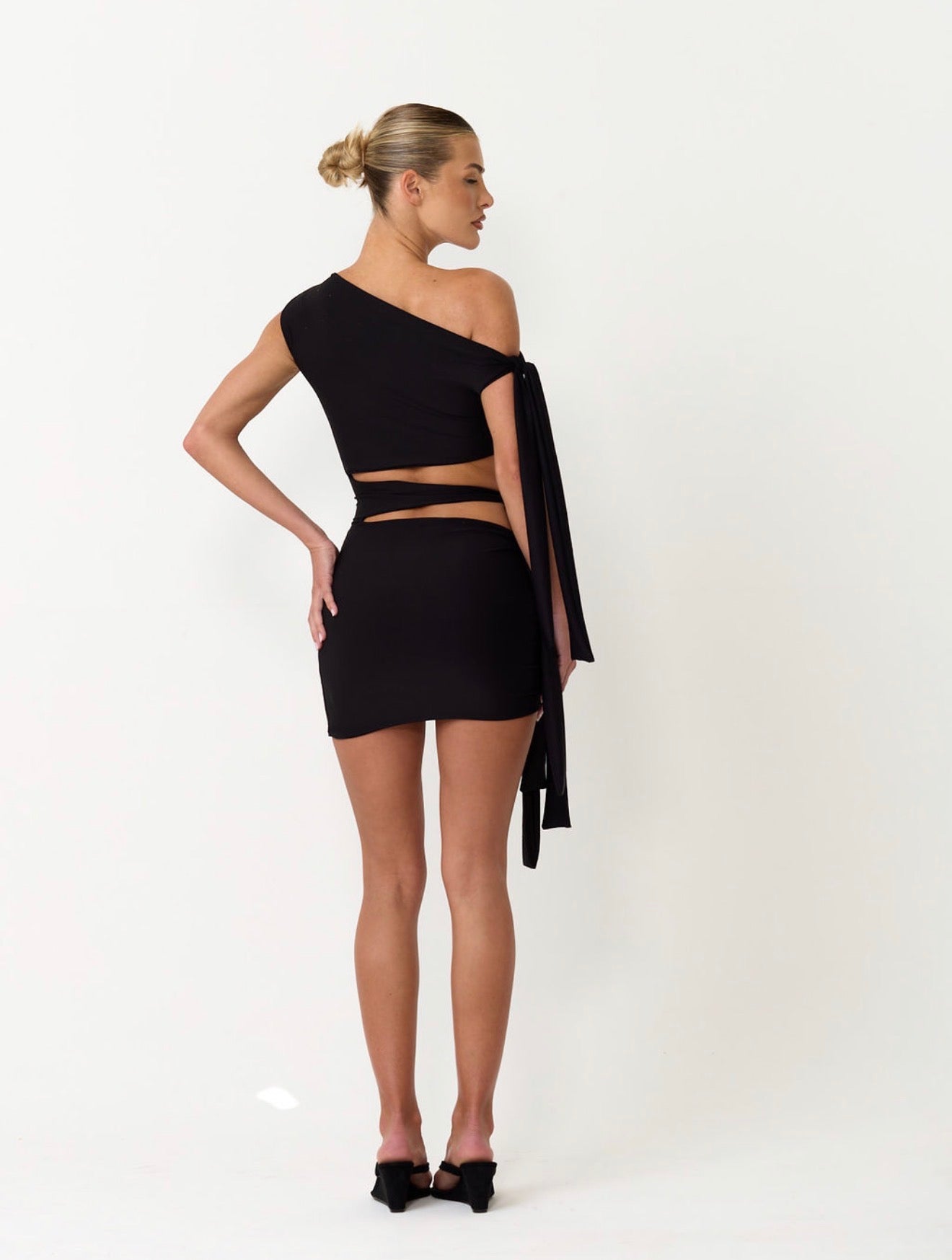 The tie side mini - black