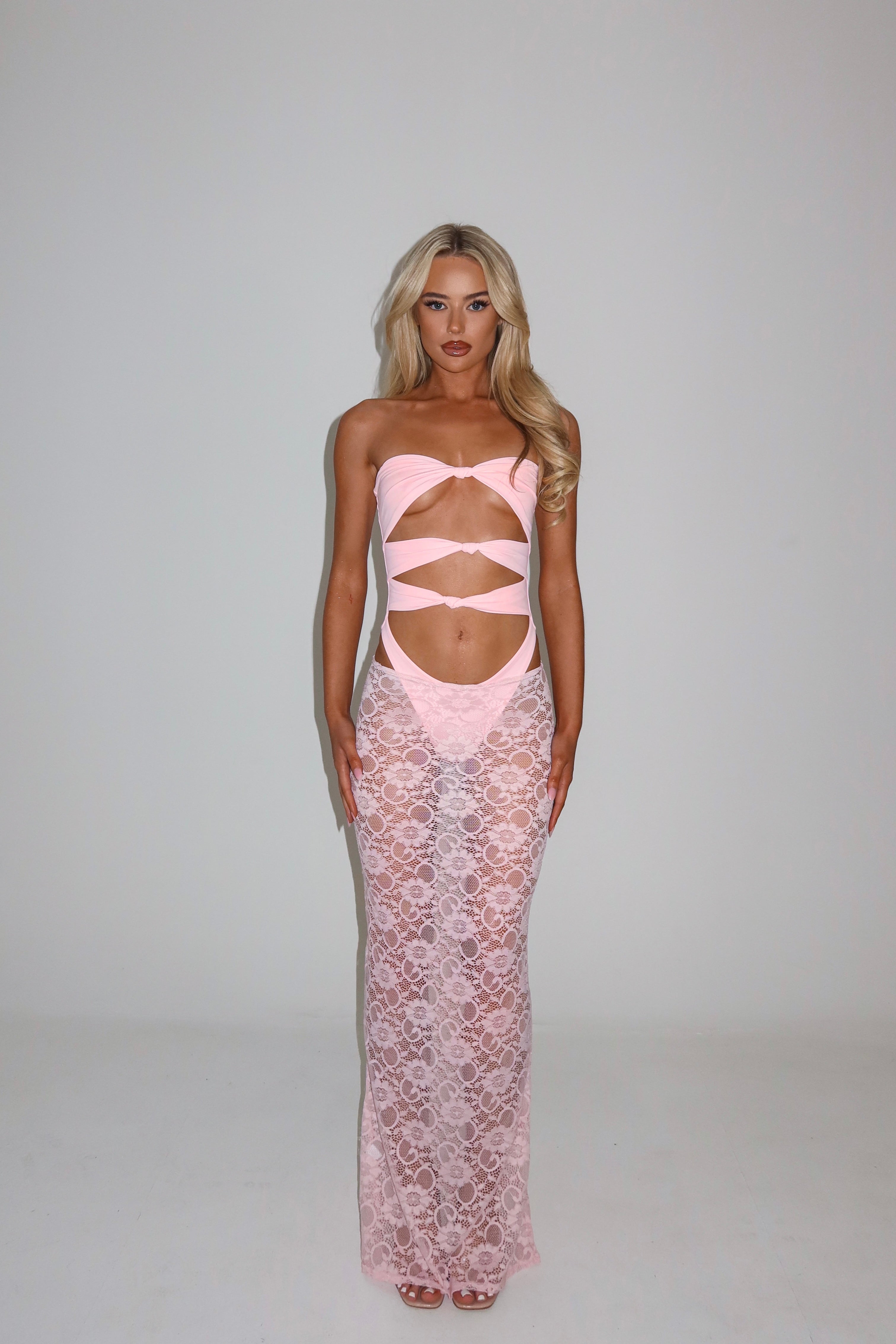 The lace maxi skirt - milkshake pink