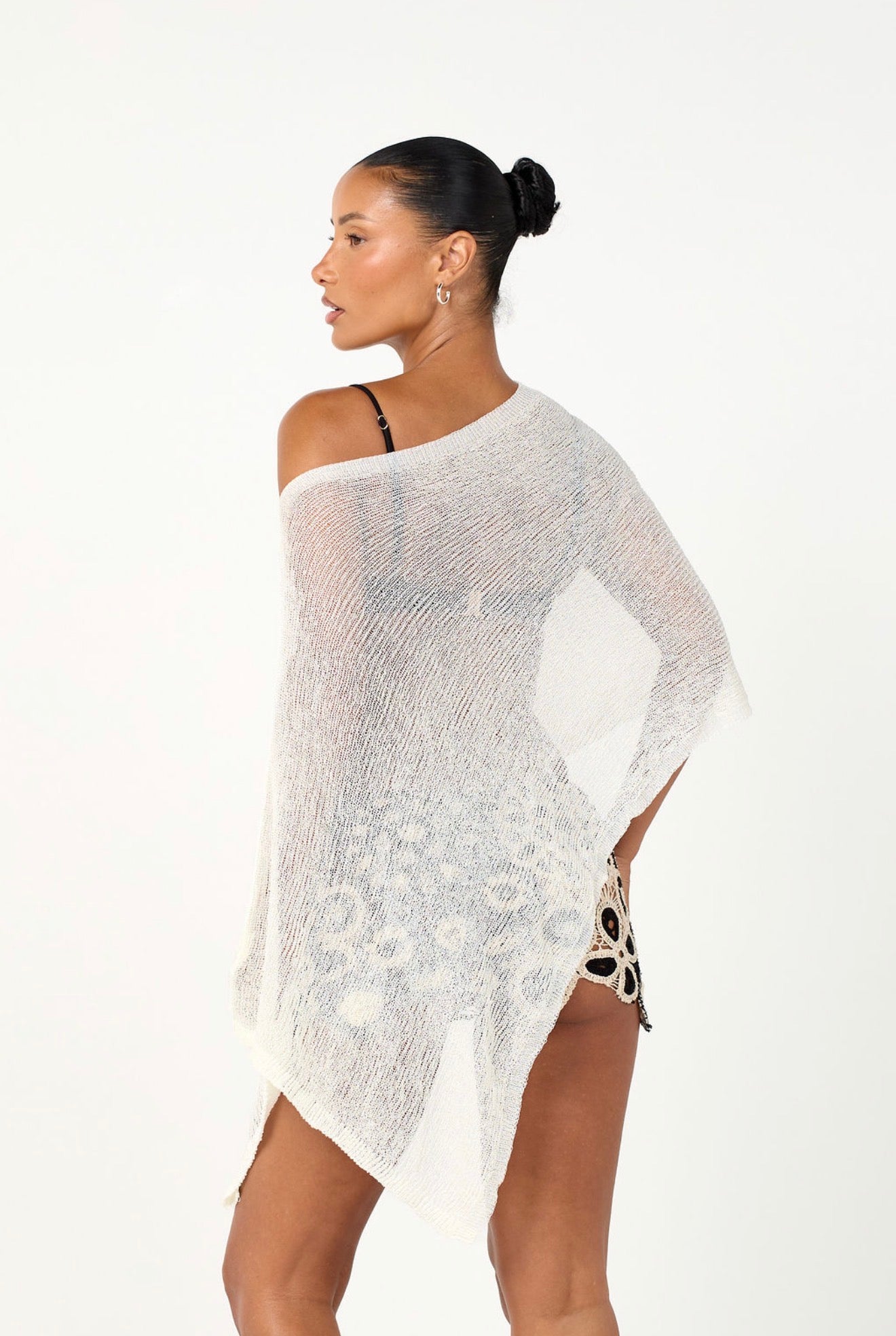 The asymmetric shawl - white