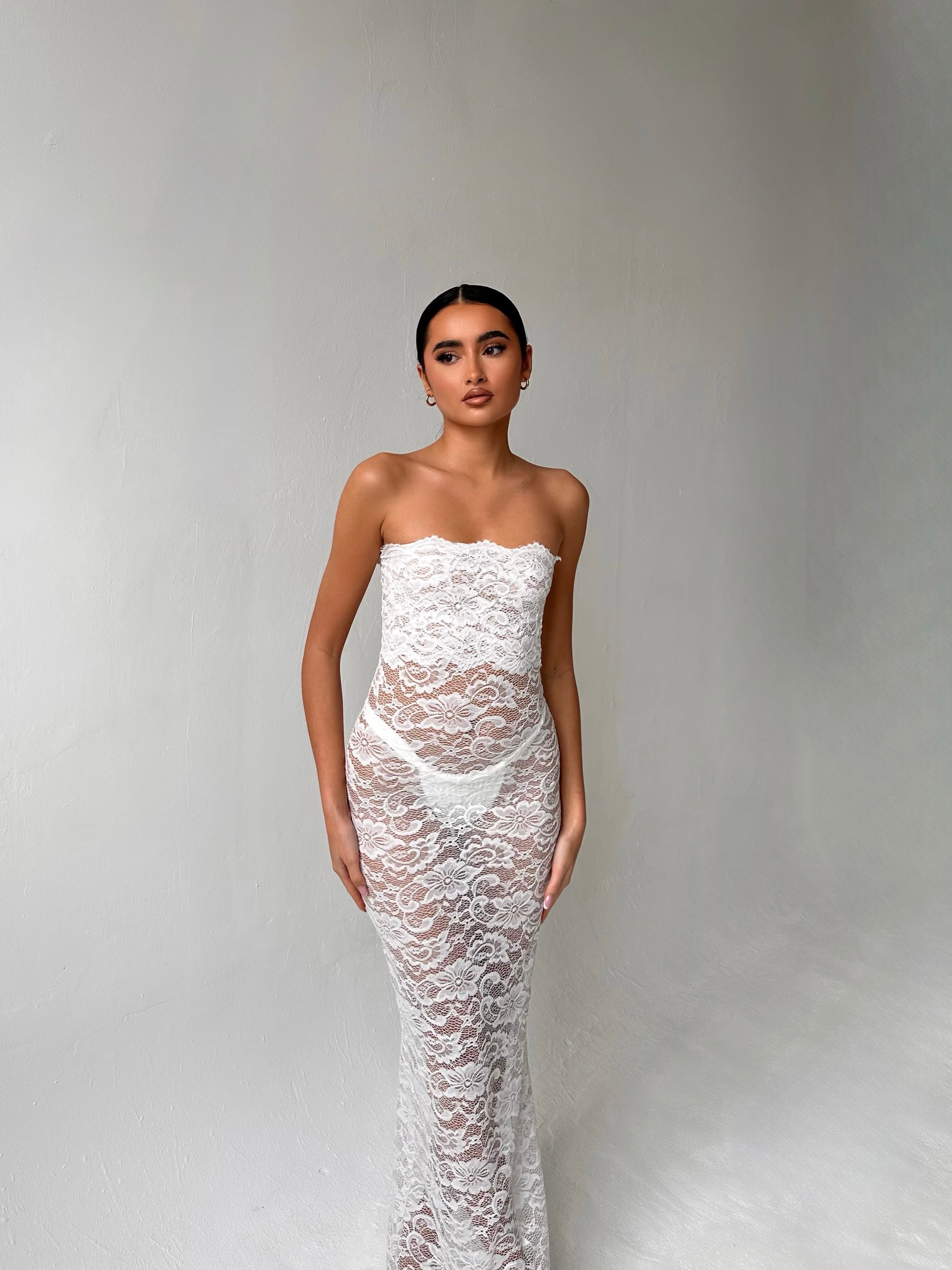 The scallop lace maxi dress - white