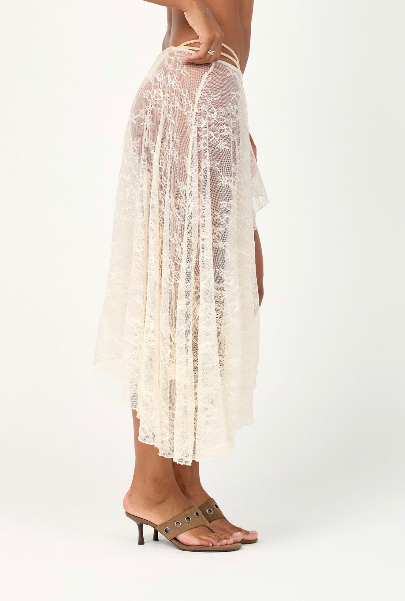The lace asymmetric skirt - cream