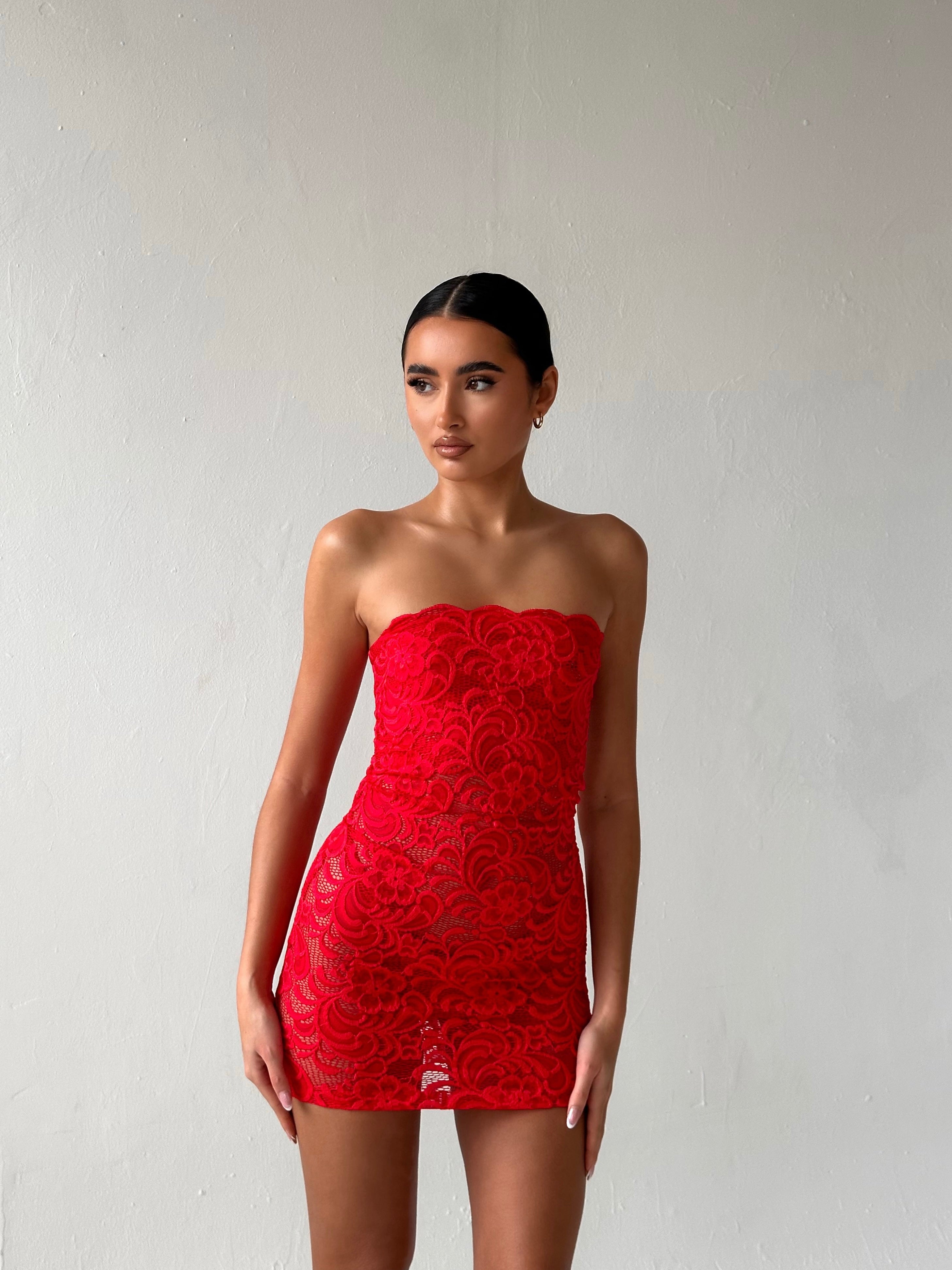 The scallop lace mini dress - red