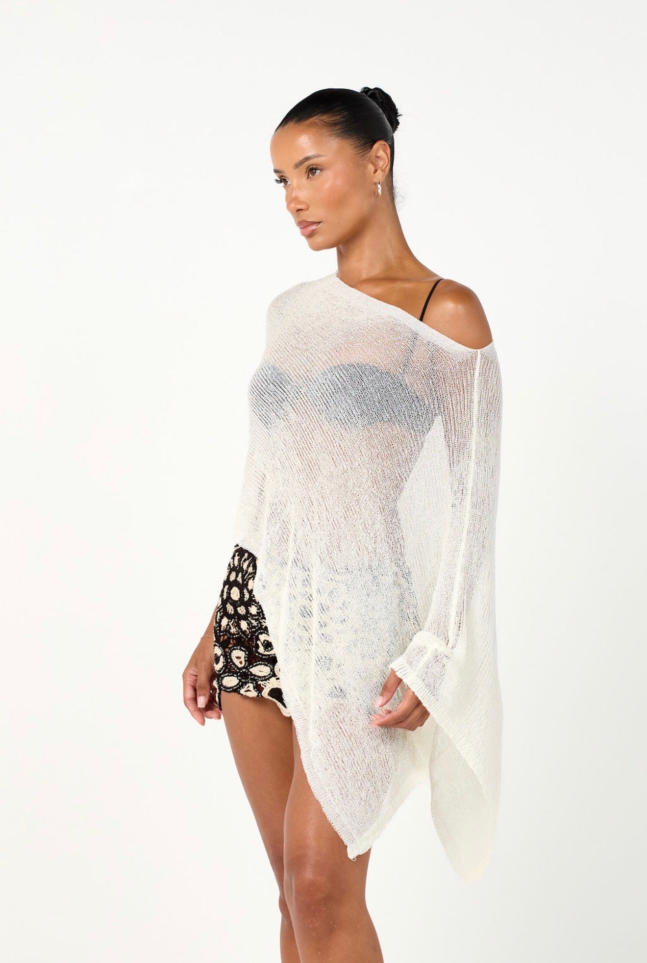 The asymmetric shawl - white